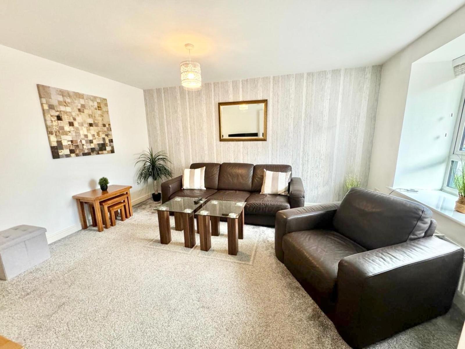 Home Centrally Located In Folkestone, Great Location For Families Or Workers Eksteriør bilde