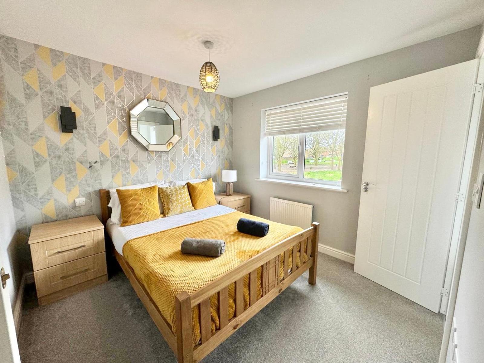 Home Centrally Located In Folkestone, Great Location For Families Or Workers Eksteriør bilde